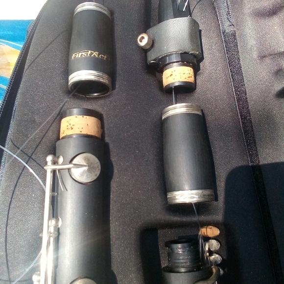 First Act Clarinet with Case - Picture 4 of 5